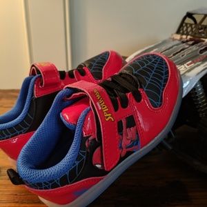 Toddler boys Spiderman lightup sneakers Size 10